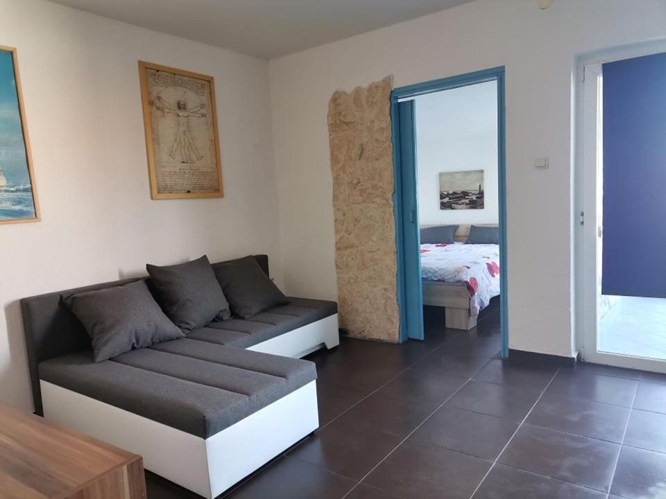 Apartmani Omisalj Exterior photo